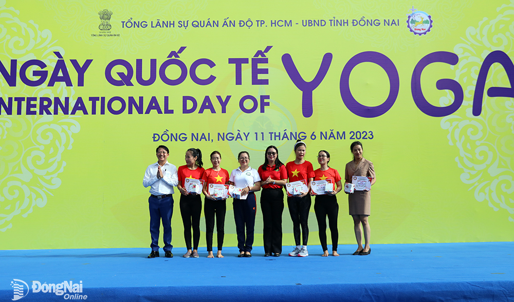 Hơn 1,3 ngàn người tham dự Ngày Quốc tế Yoga tại Đồng Nai