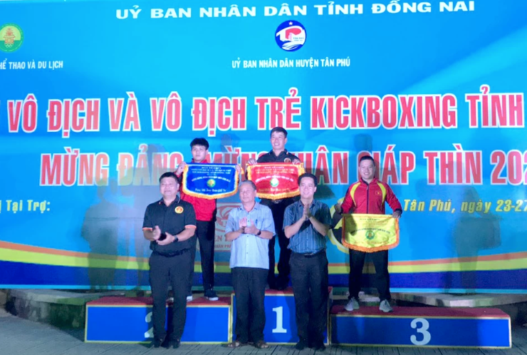 Chủ nhà Tân Phú dẫn đầu nội dung trẻ Giải vô địch và vô địch trẻ Kickboxing tỉnh